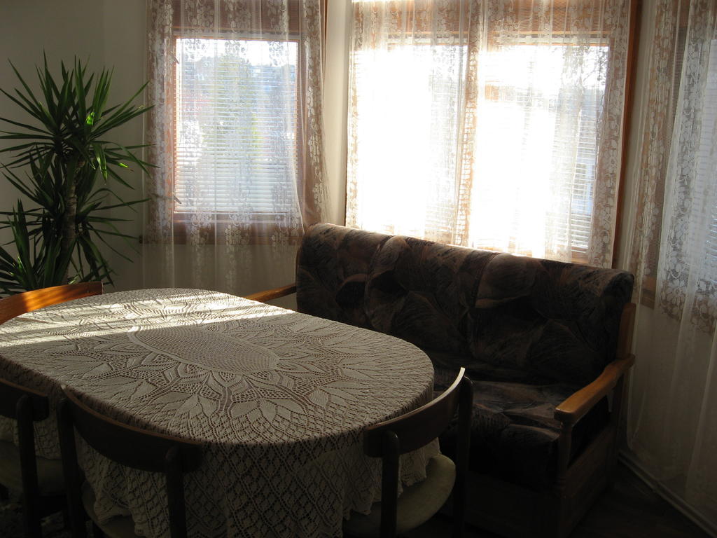Guest House Astra อาร์บานาซิ ห้อง รูปภาพ